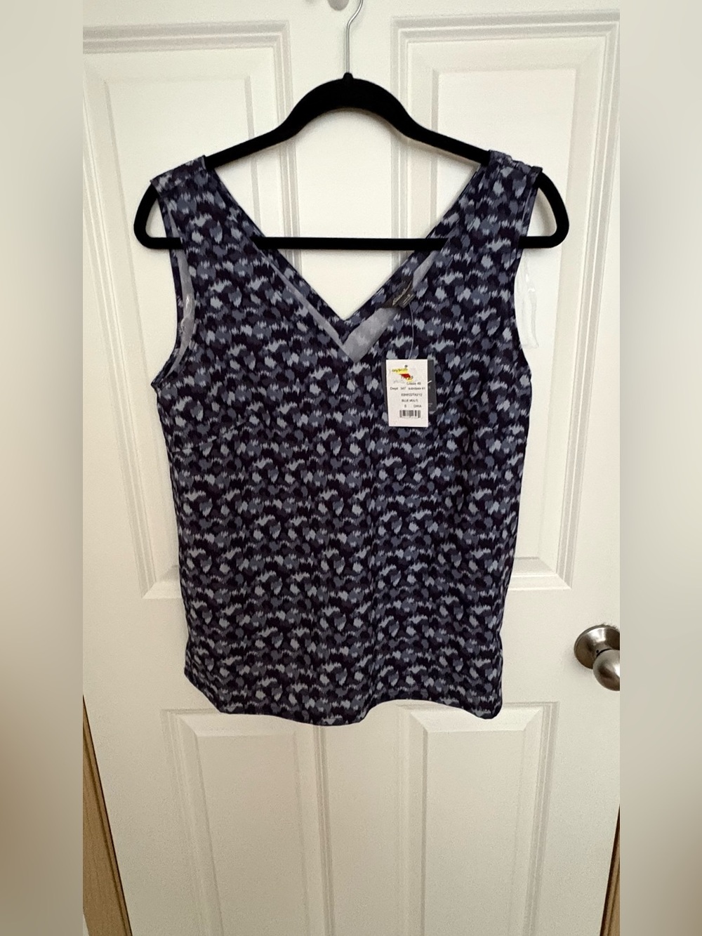 Eddie Bauer Navy and Light Blue Patterned V-Neck Camisole - Picture 12 of 12